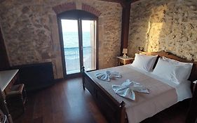 Volakas Beachfront Suites